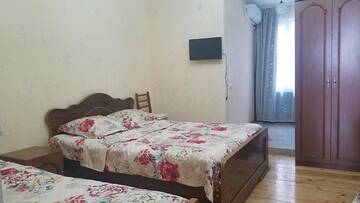 Фото номера Четырехместный номер с ванной комнатой Гостевой дом Guest House Maria г. Сигнахи 4