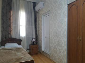 Фото номера Трехместный номер с ванной комнатой Гостевой дом Guest House Maria г. Сигнахи 7