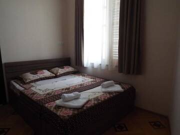 Фото номера Трехместный номер с ванной Гостевой дом Guesthouse Fatima г. Сигнахи 4