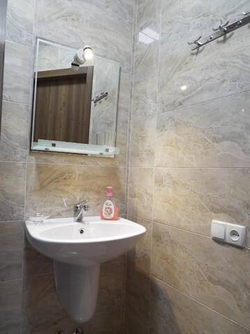 Фото номера Трехместный номер с ванной Гостевой дом Guesthouse Fatima г. Сигнахи 5