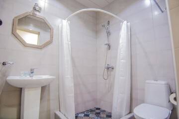 Фото номера Двухместный номер Делюкс с 1 кроватью и балконом Отель Boutique Hotel BelleVue г. Сигнахи 11