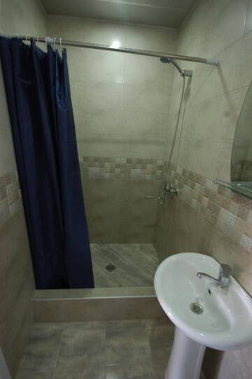 Фото номера Трехместный номер с видом на горы Гостевой дом Guest House Aisi г. Сигнахи 5