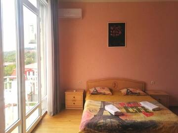 Фото номера Двухместный номер Делюкс с 1 кроватью и балконом Гостевой дом Guest House Alazani Valley г. Сигнахи 6