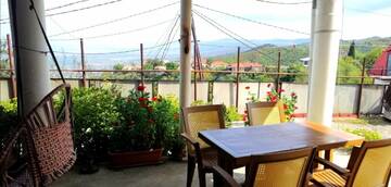 Фото номера Семейный номер с общей ванной комнатой Гостевой дом Guest House Alazani Valley г. Сигнахи 2