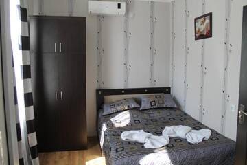 Фото номера Двухместный номер Делюкс с 1 кроватью и душем Гостевой дом Guest House Nikola г. Сигнахи 6