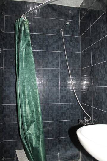 Фото номера Двухместный номер с 2 отдельными кроватями и душем Гостевой дом Guest House Nikola г. Сигнахи 4