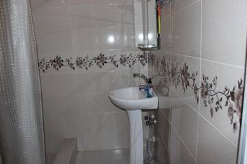 Фото номера Двухместный номер Делюкс с 1 кроватью и балконом Гостевой дом Elegance г. Сигнахи 11