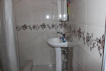 Фото номера Двухместный номер Делюкс с 1 кроватью и балконом Гостевой дом Elegance г. Сигнахи 4