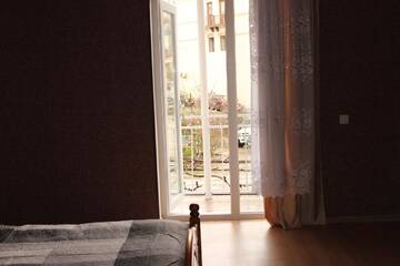 Фото номера Двухместный номер Делюкс с 1 кроватью и балконом Гостевой дом Elegance г. Сигнахи 7