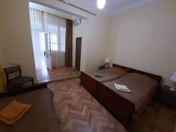 Фото номера Трехместный номер с основными удобствами Гостевой дом Guest House Vista г. Сигнахи 3
