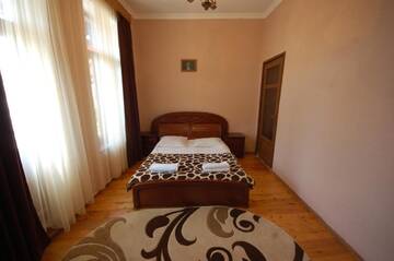 Фото номера Семейный номер с балконом Гостевой дом Lelis Guest House г. Сигнахи 3