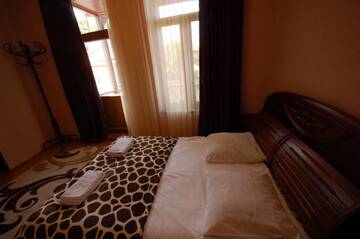 Фото номера Семейный номер с балконом Гостевой дом Lelis Guest House г. Сигнахи 4