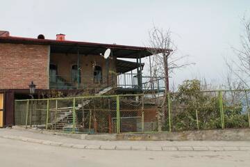 Фото номера Бюджетный трехместный номер Отели типа «постель и завтрак» Guest House Shota г. Сигнахи 17