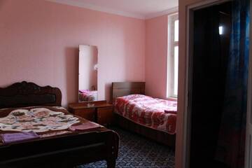 Фото номера Бюджетный трехместный номер Отели типа «постель и завтрак» Guest House Shota г. Сигнахи 34