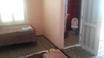 Фото номера Бюджетный трехместный номер Отели типа «постель и завтрак» Guest House Shota г. Сигнахи 96