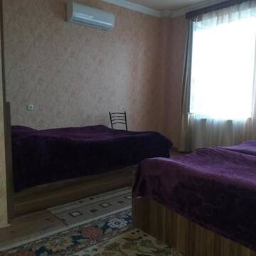 Фото номера Четырехместный номер с ванной комнатой Гостевой дом Tsminda Giorgi Apartment г. Сигнахи 2