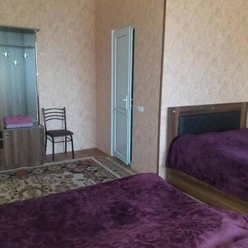 Фото номера Четырехместный номер с ванной комнатой Гостевой дом Tsminda Giorgi Apartment г. Сигнахи 3
