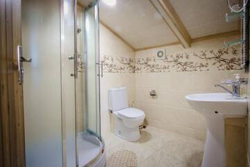 Фото номера Четырехместный номер с ванной комнатой Гостевой дом Guest House Eka &amp; Gio г. Сигнахи 14