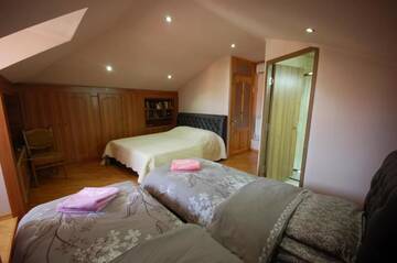 Фото номера Четырехместный номер с ванной комнатой Гостевой дом Guest House Eka &amp; Gio г. Сигнахи 12