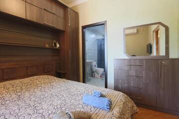 Фото номера Двухместный номер Делюкс с 1 кроватью и душем Гостевой дом Guest House Eka &amp; Gio г. Сигнахи 5
