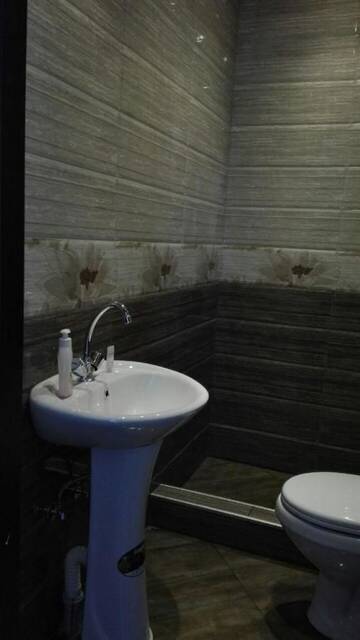 Фото номера Двухместный номер с 1 кроватью и балконом Гостевой дом Goga Guesthouse г. Сигнахи 12