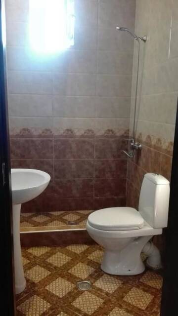 Фото номера Трехместный номер с ванной комнатой Гостевой дом Goga Guesthouse г. Сигнахи 8