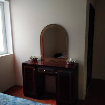 Фото номера Стандартный трехместный номер Гостевой дом Goga Guesthouse г. Сигнахи 2