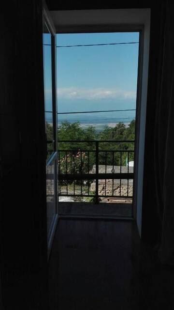 Фото номера Двухместный номер с 1 кроватью и балконом Гостевой дом Goga Guesthouse г. Сигнахи 7