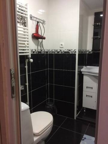 Фото номера Трехместный номер с собственной ванной комнатой Гостевой дом Guest House Loza г. Сигнахи 10