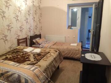 Фото номера Классический трехместный номер Гостевой дом Guest House Loza г. Сигнахи 5