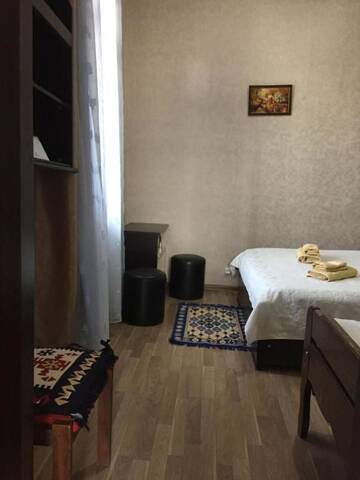 Фото номера Трехместный номер с собственной ванной комнатой Гостевой дом Guest House Loza г. Сигнахи 15