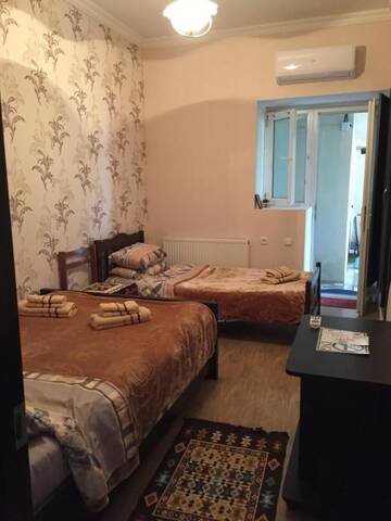 Фото номера Классический трехместный номер Гостевой дом Guest House Loza г. Сигнахи 2