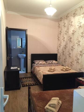 Фото номера Классический трехместный номер Гостевой дом Guest House Loza г. Сигнахи 3