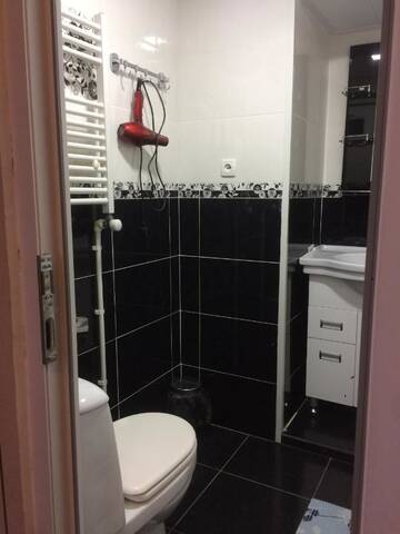 Фото номера Трехместный номер с собственной ванной комнатой Гостевой дом Guest House Loza г. Сигнахи 7