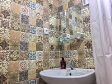 Фото номера Двухместный номер с 1 кроватью и балконом Гостевой дом Guest House Maradona г. Сигнахи 19