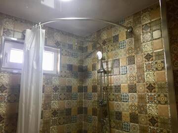 Фото номера Двухместный номер с 1 кроватью и балконом Гостевой дом Guest House Maradona г. Сигнахи 21