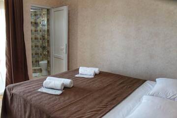Фото номера Двухместный номер с 1 кроватью и балконом Гостевой дом Guest House Maradona г. Сигнахи 26