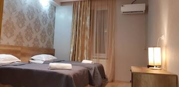 Фото номера Двухместный номер с 2 отдельными кроватями и ванной комнатой Отель Hotel Traveler г. Сигнахи 3