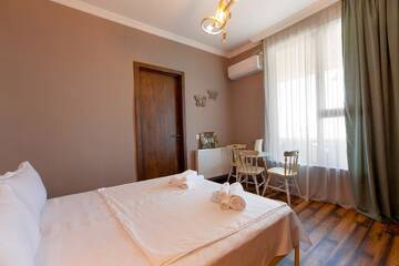 Фото номера Двухместный номер с 1 кроватью и видом на горы Мини-отель 4 Rooms Boutique Hotel г. Сигнахи 6