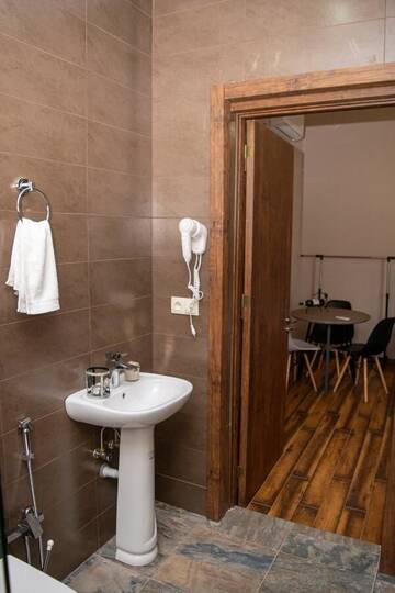Фото номера Стандартный двухместный номер с 1 кроватью Мини-отель 4 Rooms Boutique Hotel г. Сигнахи 7