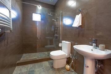 Фото номера Стандартный двухместный номер с 1 кроватью Мини-отель 4 Rooms Boutique Hotel г. Сигнахи 6